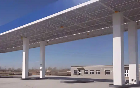 德令哈钢结构加油站罩棚_螺栓球网架_挑檐_形象柱！